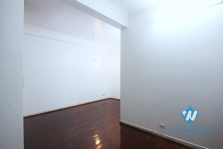A good house for rent on Dang Thai Mai street, Tay Ho District