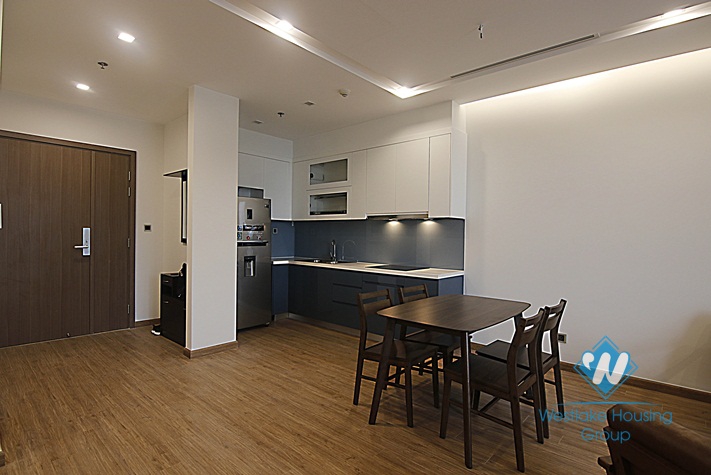 A delicate 2 bedroom apartment for rent in Vinhome Metropolis