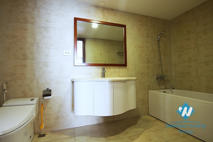 Big 04 bedrooms apartment for rent in Xuan Dieu st, Tay Ho District 