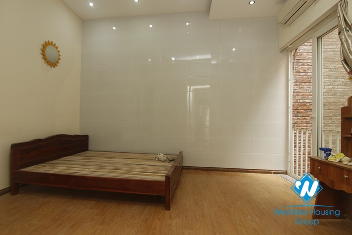 A cheap house with 3 bedroom for rent in Doi Can, Ba Dinh