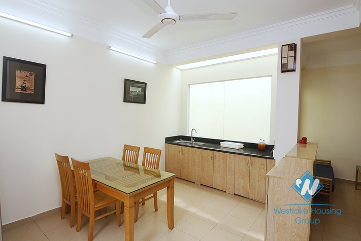 Cheap one bedroom apartment for rent in Hoang Hoa Tham, Ba Dinh district