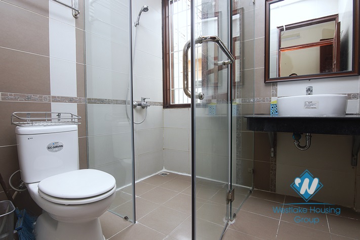 Cheap one bedroom apartment for rent in Hoang Hoa Tham, Ba Dinh district
