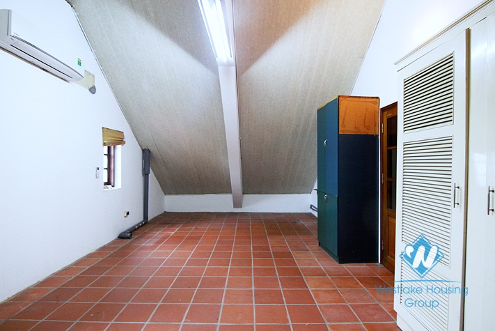 A massive Western style house for rent in Tay Ho District