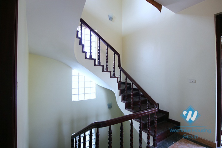 A 6 bedroom house with big yard for rent in Au co, Tay ho