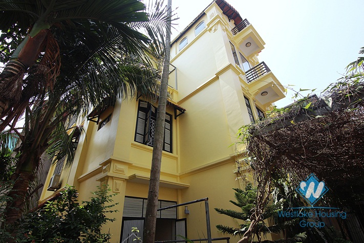A 6 bedroom house with big yard for rent in Au co, Tay ho