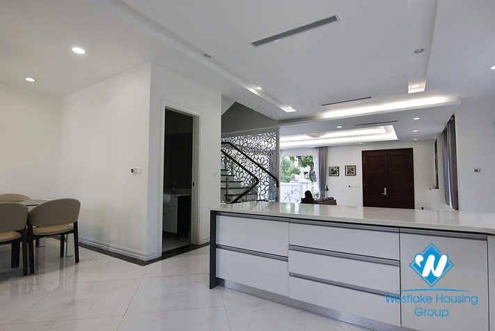 Modern and bright villa with garden for rent in Vinhomes Riverside, Long Bien, Hanoi