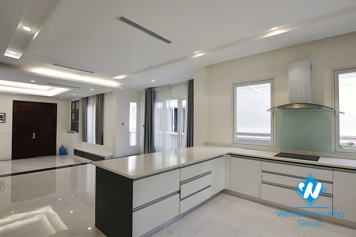 Modern and bright villa with garden for rent in Vinhomes Riverside, Long Bien, Hanoi