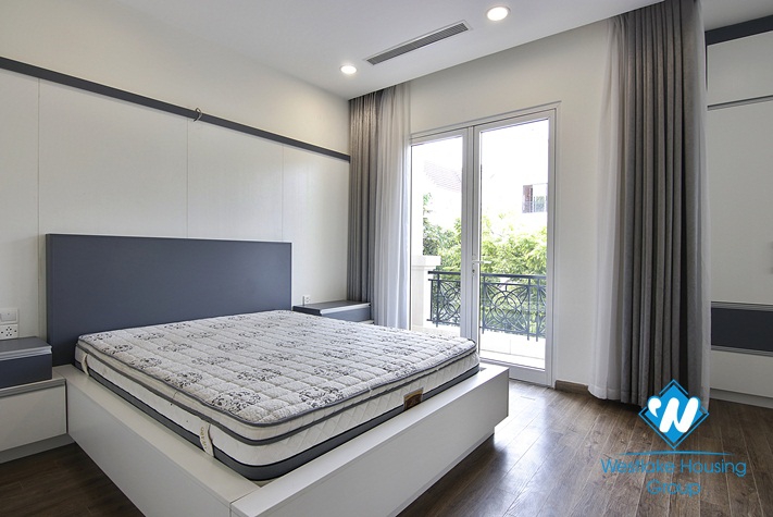 Modern and bright villa with garden for rent in Vinhomes Riverside, Long Bien, Hanoi
