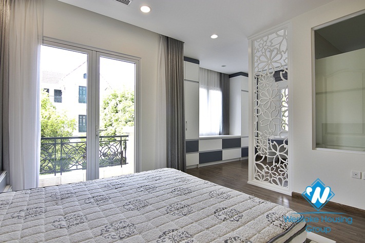 Modern and bright villa with garden for rent in Vinhomes Riverside, Long Bien, Hanoi