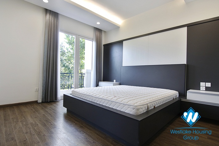 Modern and bright villa with garden for rent in Vinhomes Riverside, Long Bien, Hanoi