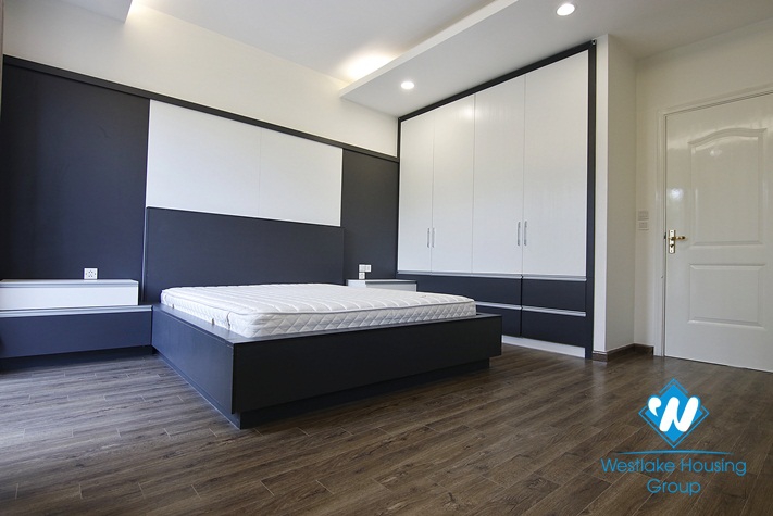 Modern and bright villa with garden for rent in Vinhomes Riverside, Long Bien, Hanoi