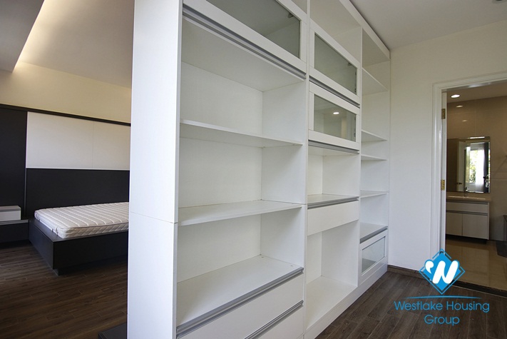 Modern and bright villa with garden for rent in Vinhomes Riverside, Long Bien, Hanoi