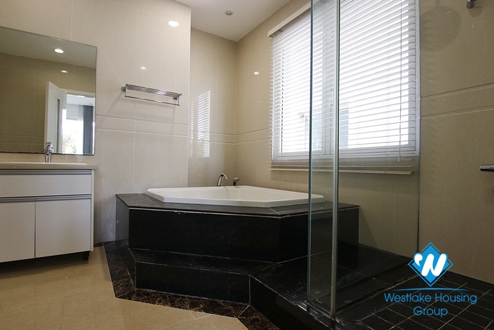 Modern and bright villa with garden for rent in Vinhomes Riverside, Long Bien, Hanoi