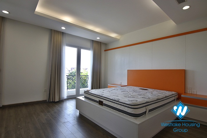 Modern and bright villa with garden for rent in Vinhomes Riverside, Long Bien, Hanoi