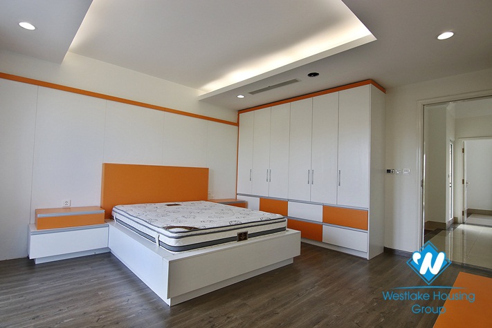 Modern and bright villa with garden for rent in Vinhomes Riverside, Long Bien, Hanoi