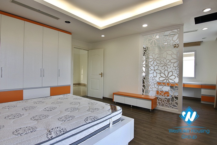 Modern and bright villa with garden for rent in Vinhomes Riverside, Long Bien, Hanoi