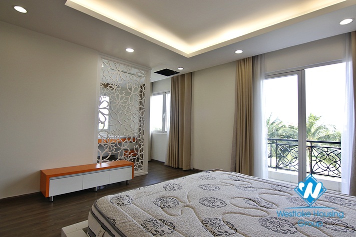 Modern and bright villa with garden for rent in Vinhomes Riverside, Long Bien, Hanoi