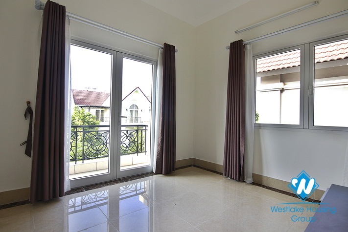 Modern and bright villa with garden for rent in Vinhomes Riverside, Long Bien, Hanoi