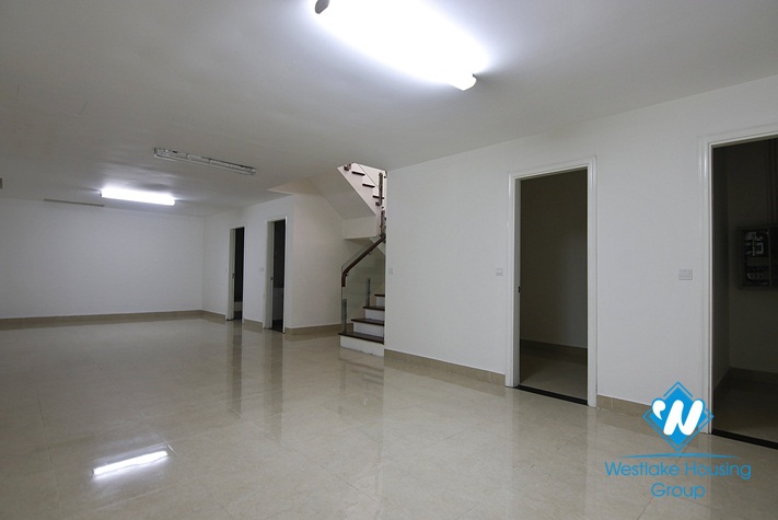 Modern and bright villa with garden for rent in Vinhomes Riverside, Long Bien, Hanoi