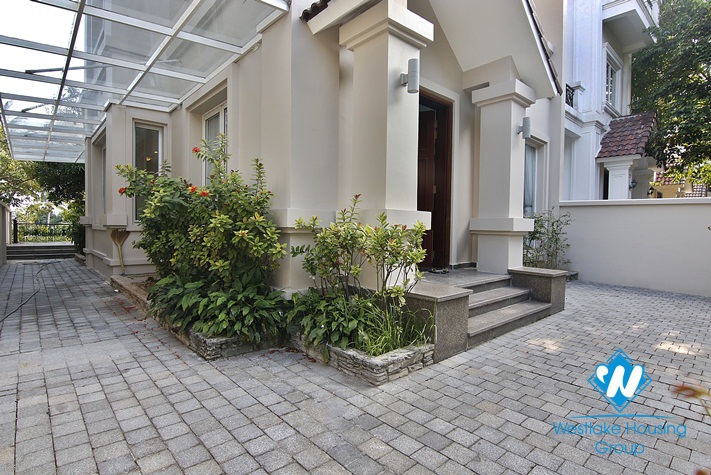 Modern and bright villa with garden for rent in Vinhomes Riverside, Long Bien, Hanoi