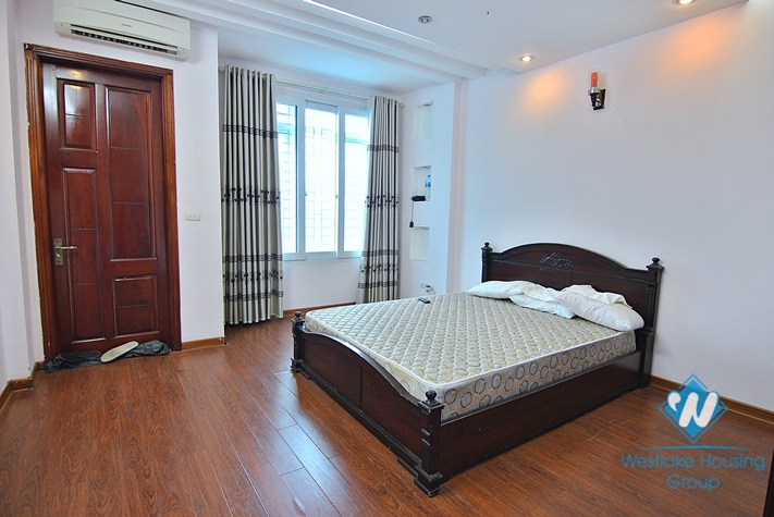 An inexpensive five-bedroom house on Au Co street close to Nhat Tan flower garden, Tay Ho dsitrict