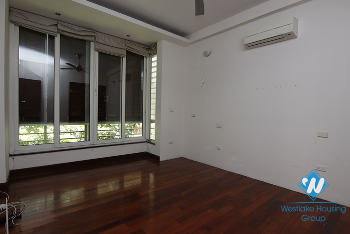 A cozy four-bedroom house close to the Old Quater on To That Thiep street, Ba Dinh district