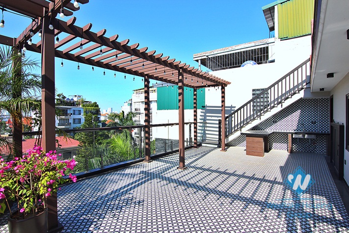 Beautiful Office/Restaurant for rent in Tay Ho area 