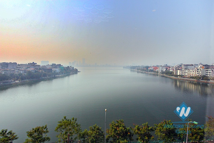 A brand new 3 bedroom apartment for rent in Xuan Dieu, Tay Ho
