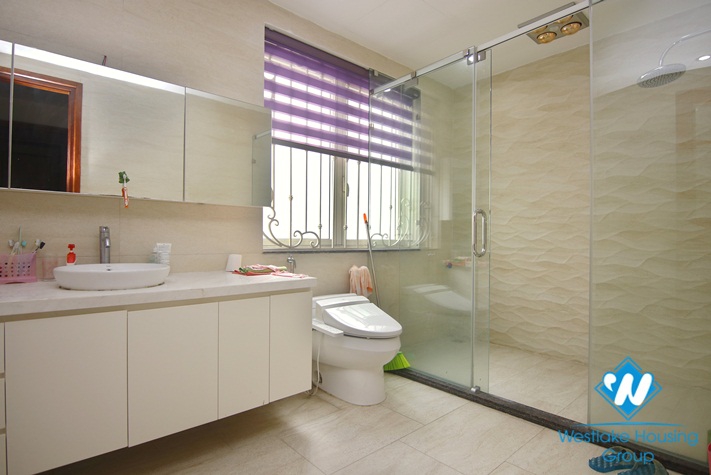 4 bedrooms villa in Vinhomes Riverside Long Bien, fully furnished