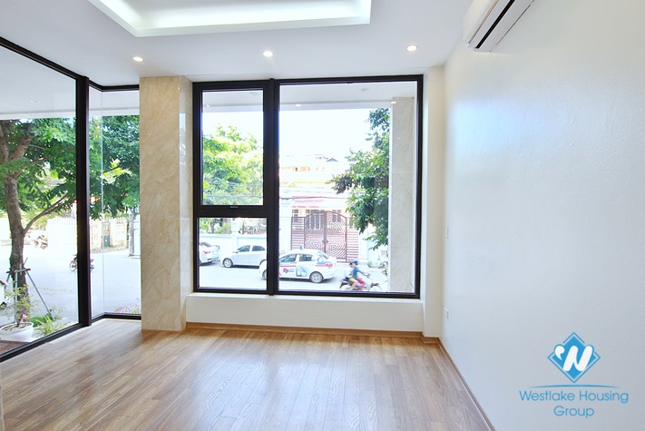 An office or shop for rent in To Ngoc Van street, Tay Ho district