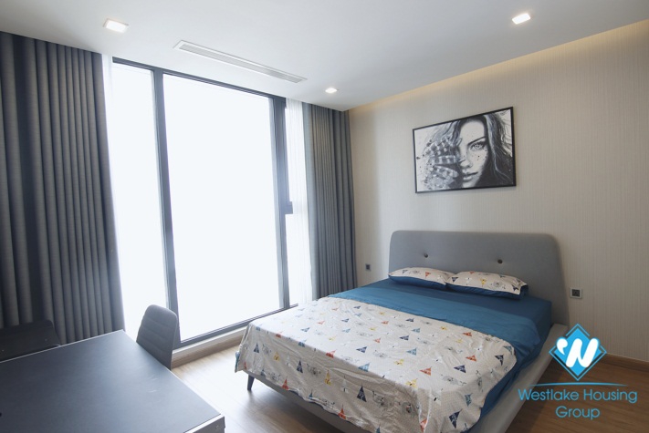 A nice quality apartment with huge balcony for rent on Vinhome Metropolis.