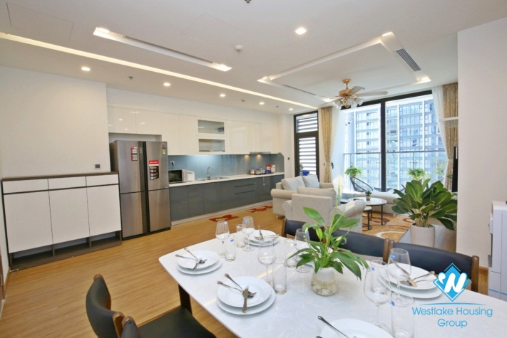 A well-decorated apartment for rent in Vinhome Metropolis, Lieu Giai, Ba Dinh
