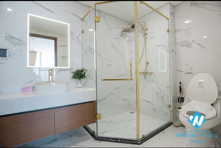 A luxurious 3 bedroom apartment for rent in Sunshine City near Ciputra 