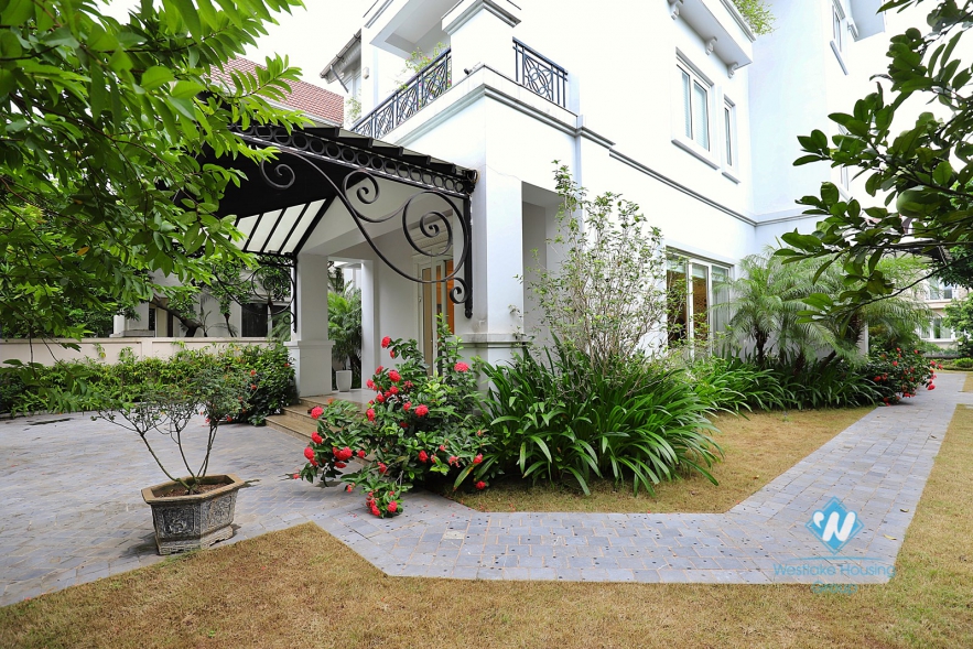 Detached Ambassador standard villa to lease in Vinhomes Riverside Hanoi