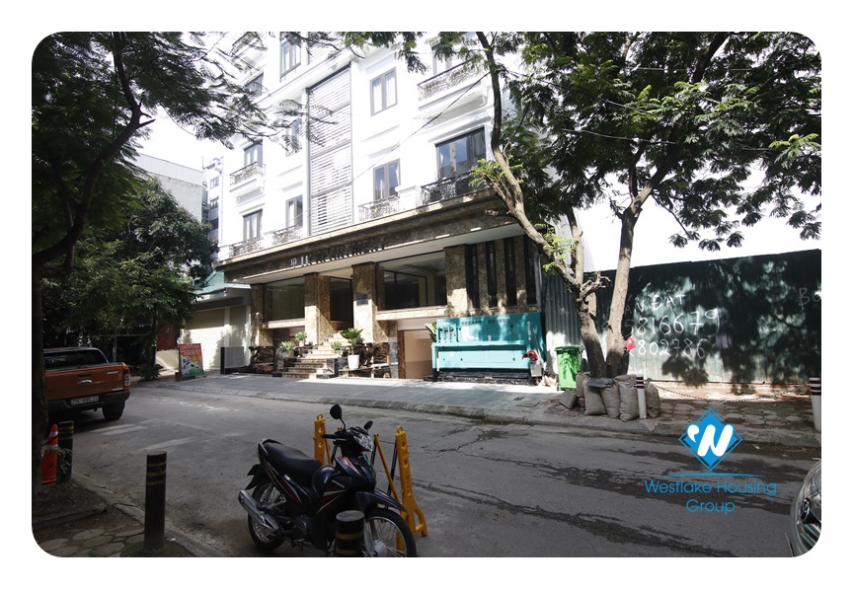 Brand new office in Dich Vong in a good location 