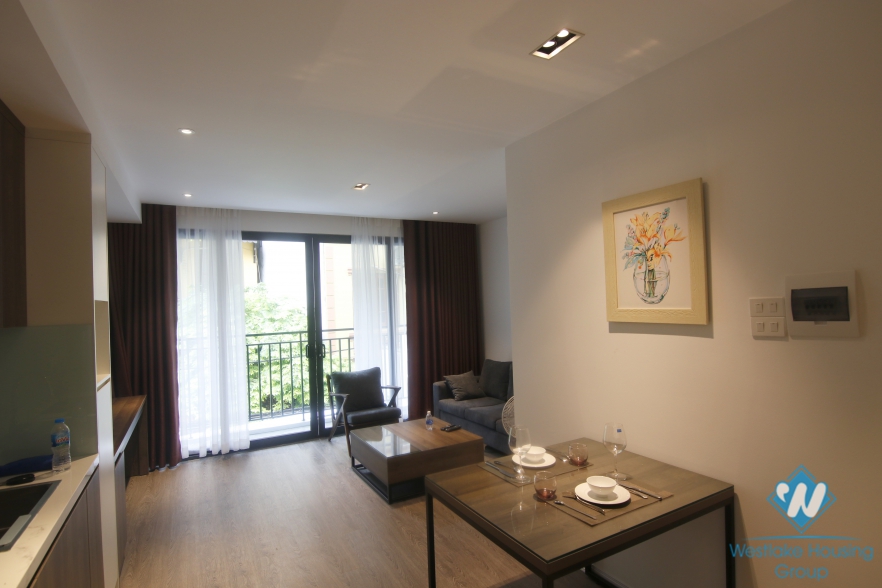 Beautiful apartment with one bedroom for lease in Hoang Hoa Tham st, Ba Dinh District 