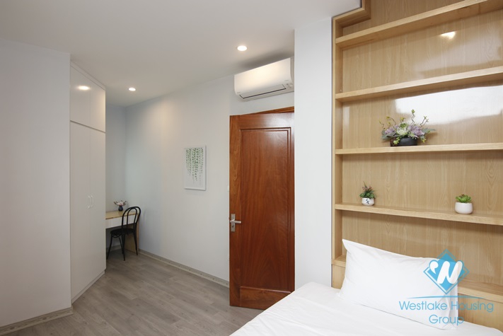 Brigh two bedrooms apartment for rent in Hoang Hoa Tham, Ba Dinh