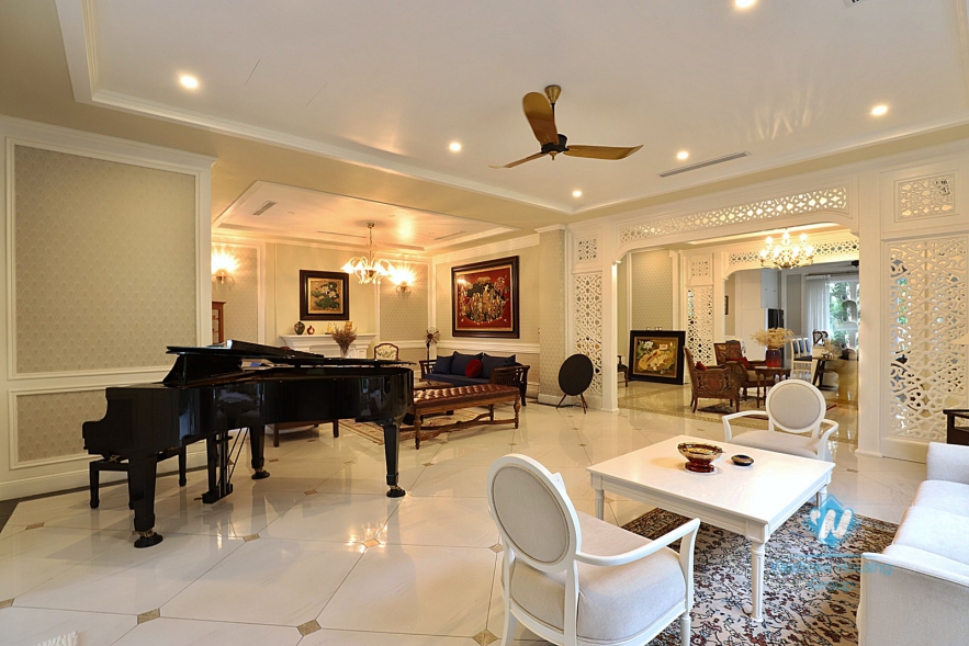 Detached Ambassador standard villa to lease in Vinhomes Riverside Hanoi