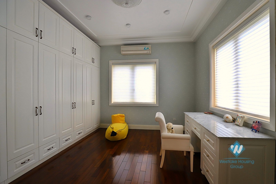 Detached Ambassador standard villa to lease in Vinhomes Riverside Hanoi
