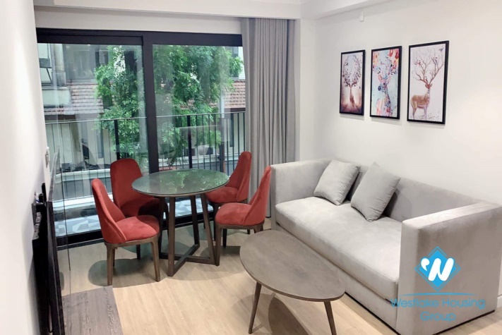  A beautiful lake- view 2 bedrooms apartment with full of light for rent in Truc Bach