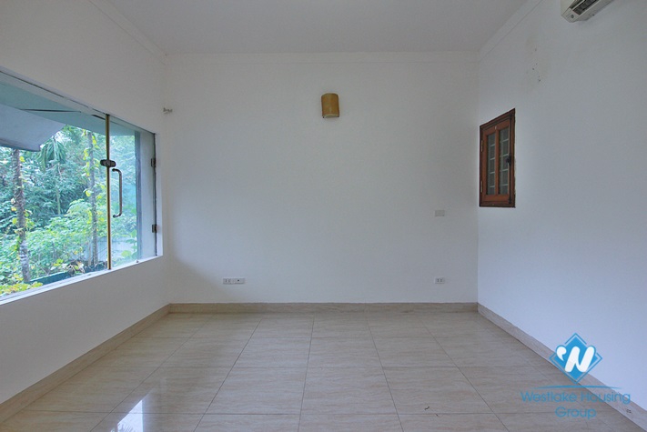 An office for rent in alley 111 Xuan dieu st (or alley 275 Au Co st), Tay Ho district, Ha Noi