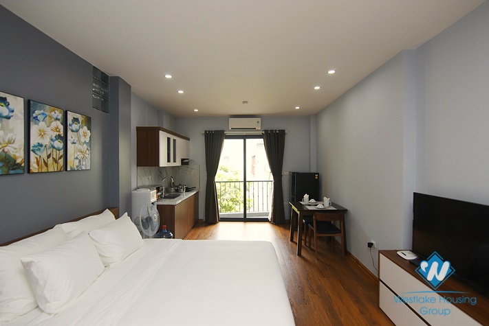 Bright studio for rent in Hoang Hoa Tham, Ba Dinh