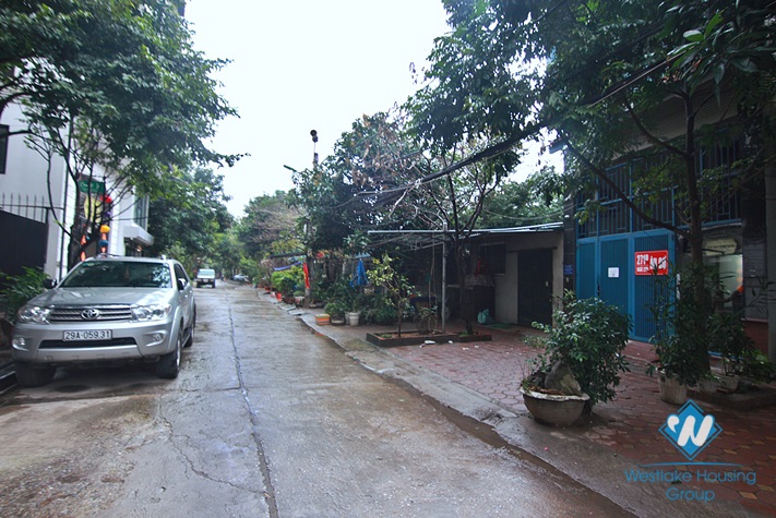 An office for rent in alley 111 Xuan dieu st (or alley 275 Au Co st), Tay Ho district, Ha Noi