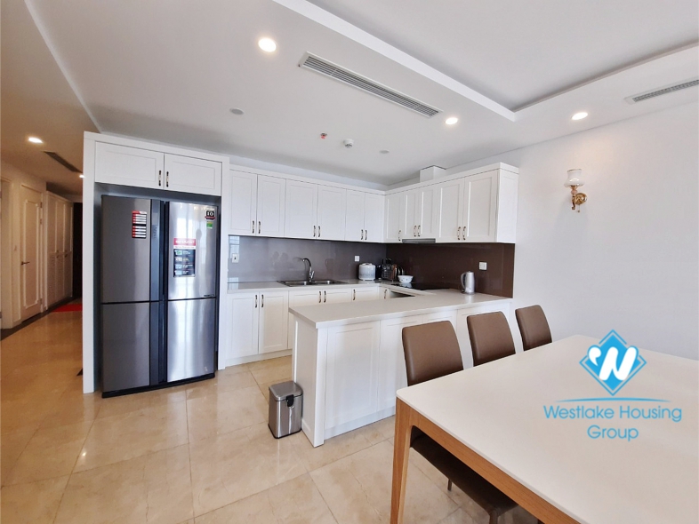 Modern 3 bedroom apartment for rent in Xuan Dieu, City view