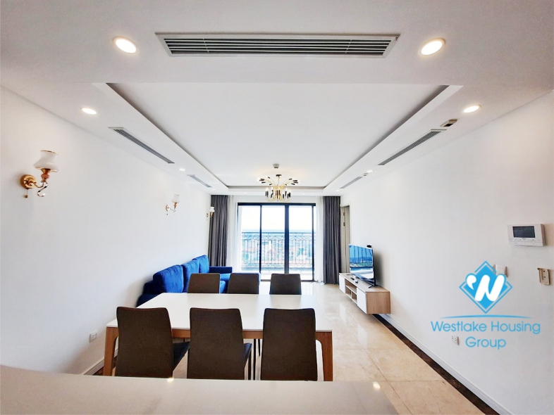 Modern 3 bedroom apartment for rent in Xuan Dieu, City view