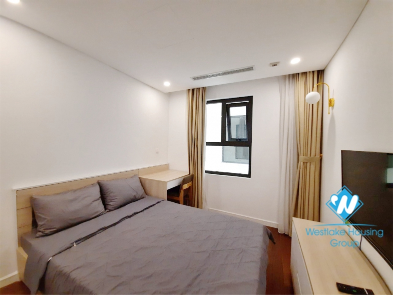 Modern 3 bedroom apartment for rent in Xuan Dieu, City view