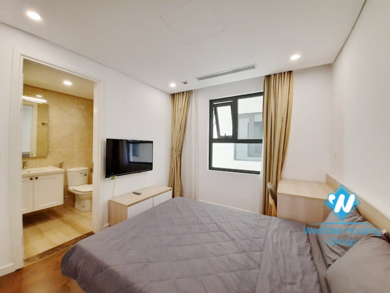 Modern 3 bedroom apartment for rent in Xuan Dieu, City view