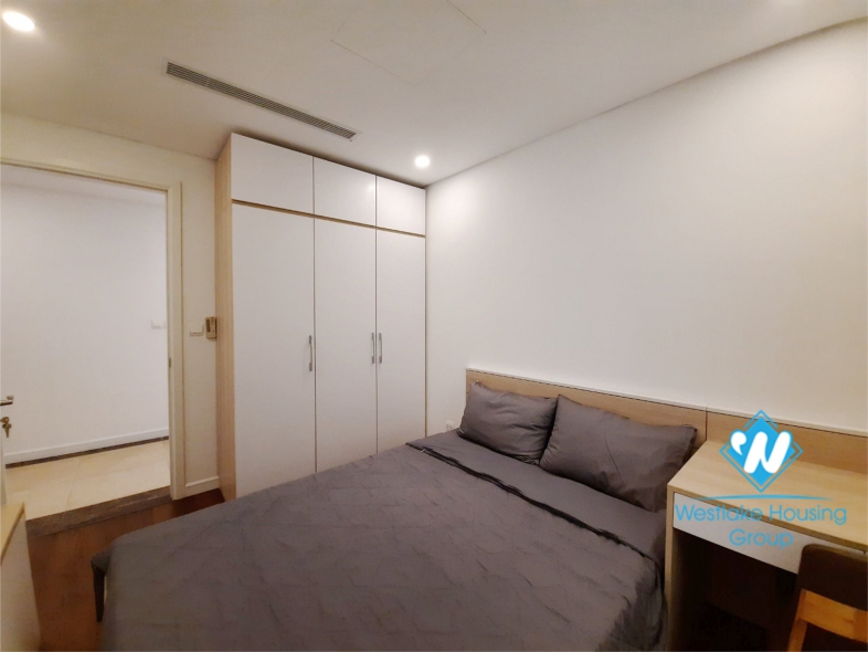 Modern 3 bedroom apartment for rent in Xuan Dieu, City view