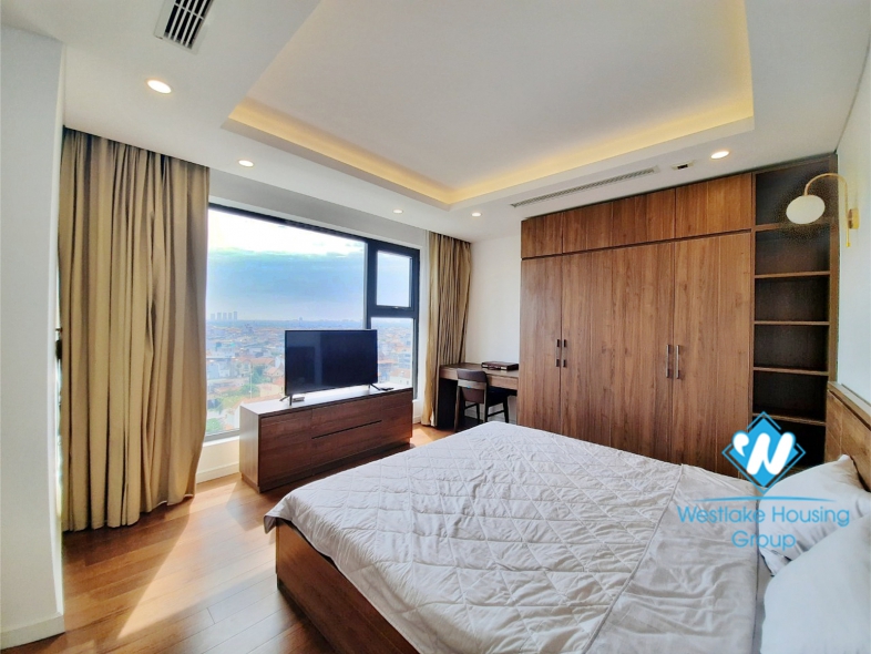 Modern 3 bedroom apartment for rent in Xuan Dieu, City view