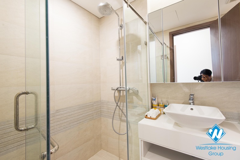 Beautiful bright 2-bedroom apartment in Vinhomes Metropolis, Ba Dinh
